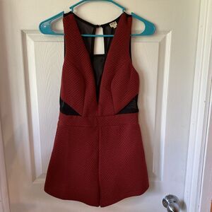 Uniq Jumper Women’s Size Medium Stretch Mesh Zipper Back Burgundy